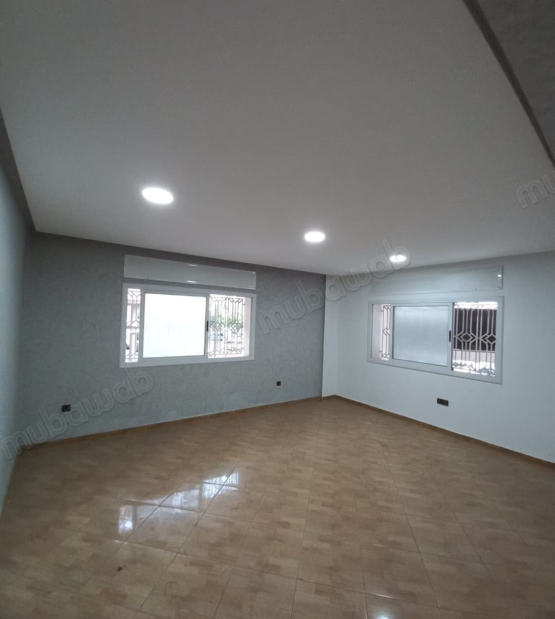 Local commercial 160 m² à louer – 2 façades, avenue principa...