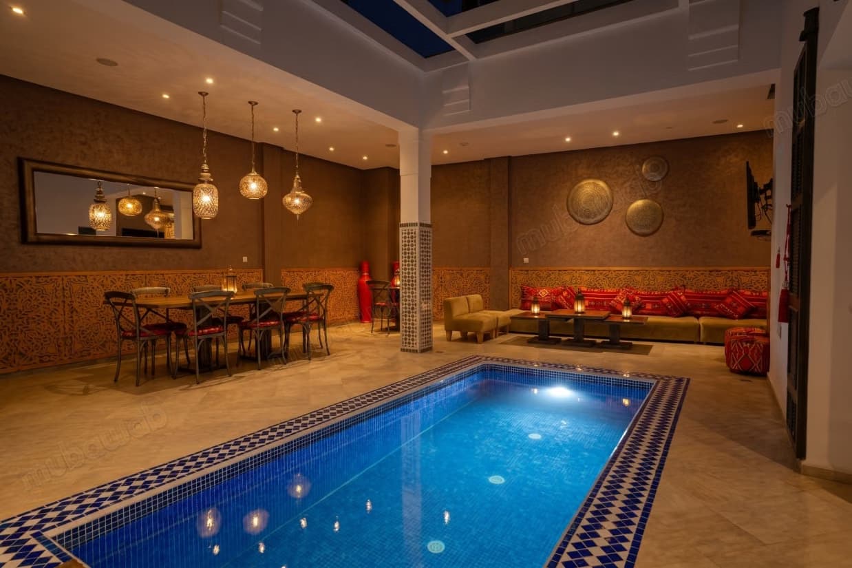 Exclusivité: Riad entièrement construit à neuf, 7 Ch, Piscin...