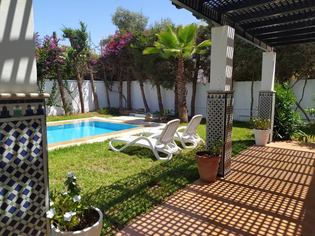 Splendide villa à vendre à Hay El Menzah. 8 pièces confortab...