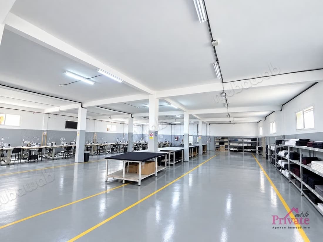 Location Local Commercial 800 m² GZENAYA REF: LZ859