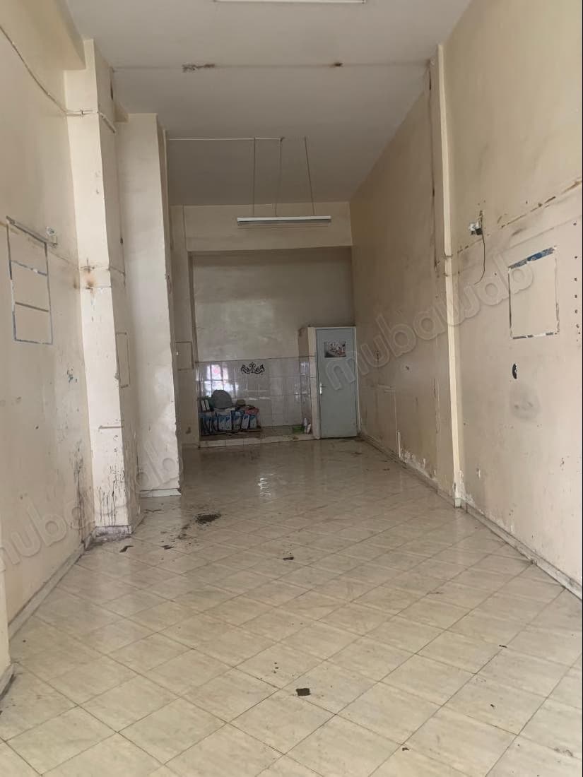 Vend local commercial à L'Ocean. Superficie 65 m². Concierge