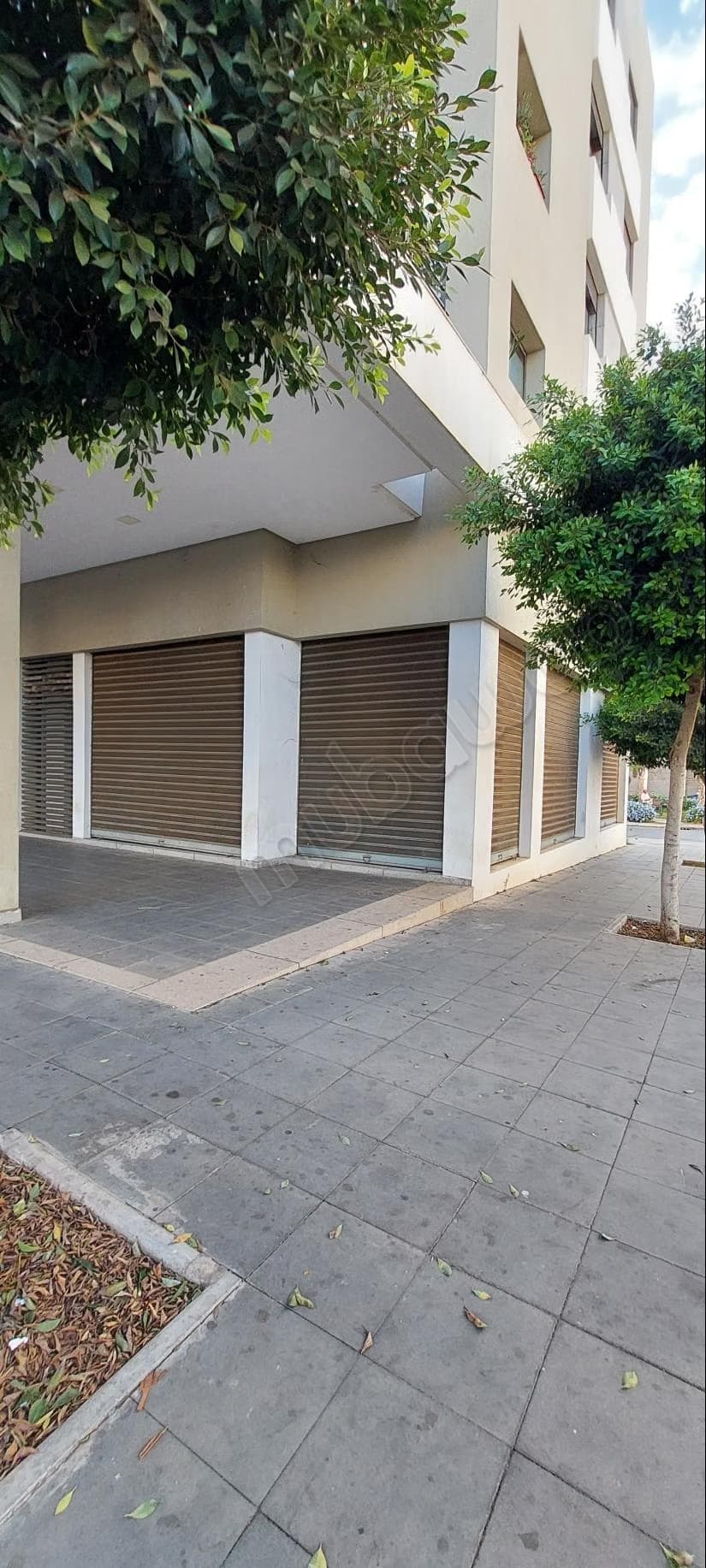 Local commercial à louer à Riad Oulad Mtaa. Surface de 76 m²