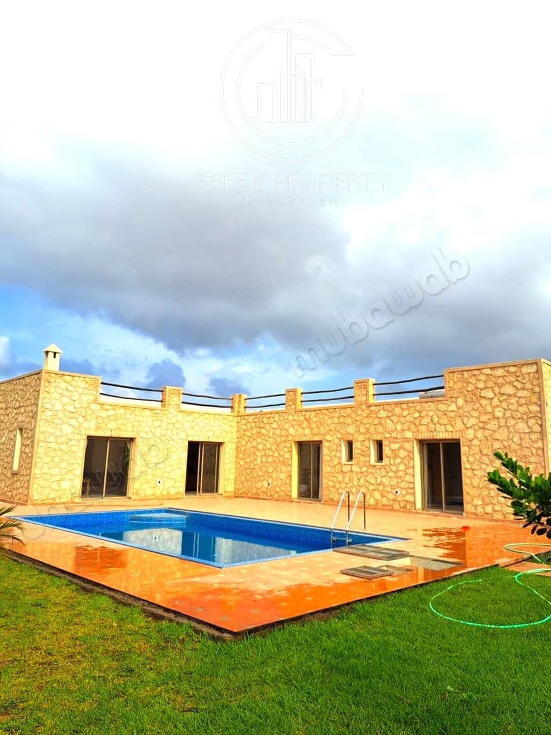 Villa neuve avec piscine en location longue durée