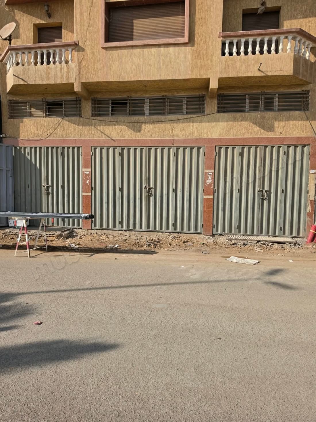 Local commercial à louer à Hay Al Amal. Surface totale 1 m²