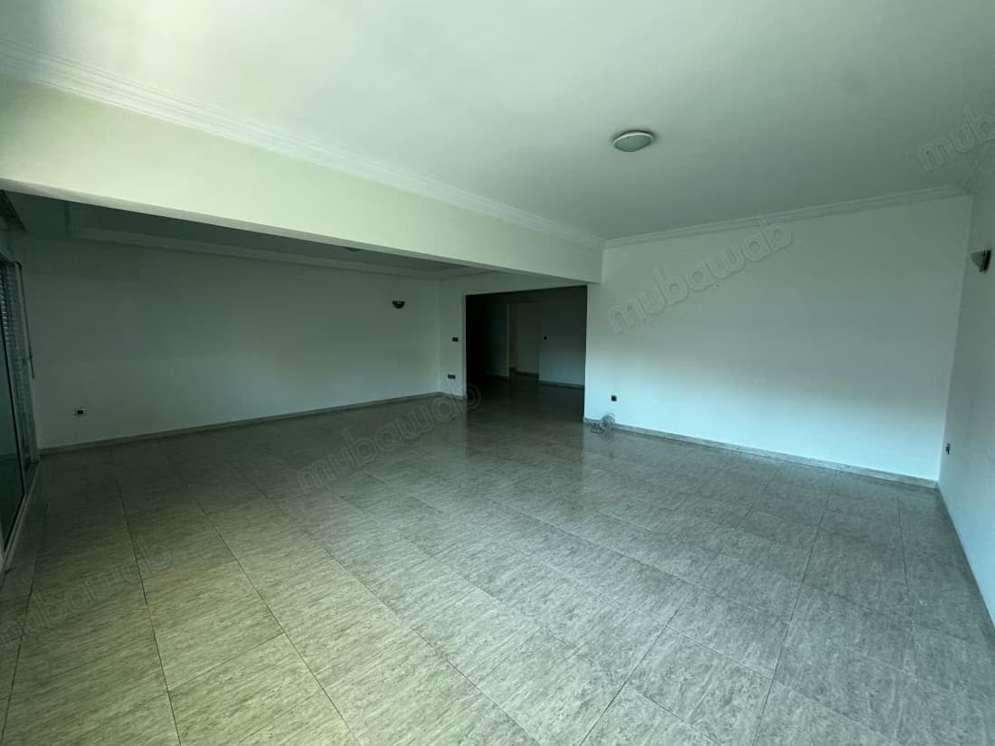 Apparemment usage bureau en vente à hay Ryad