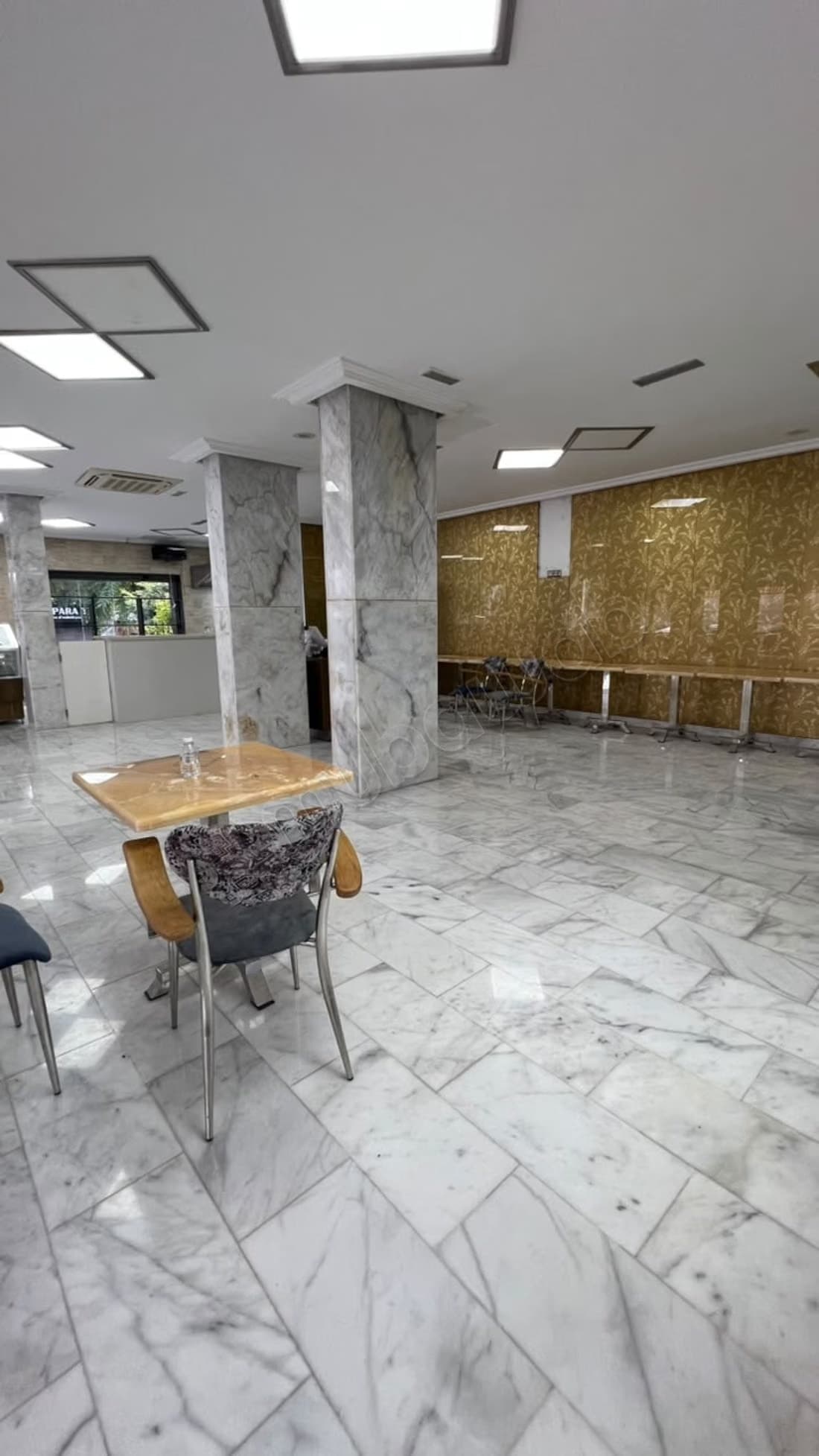 Local commercial Quartier Administratif