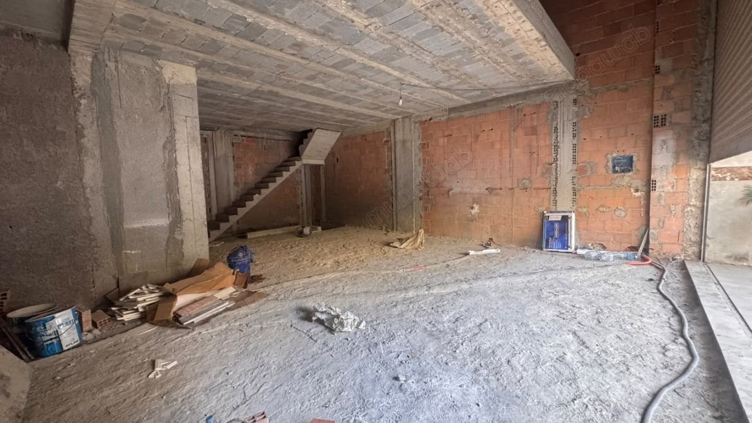 Local commercial à louer à branes 305M²