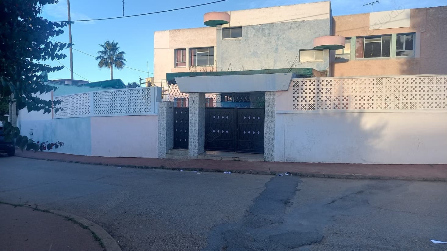 Local commercial à vendre à Riyad. Surface de 1928 m². Garag...