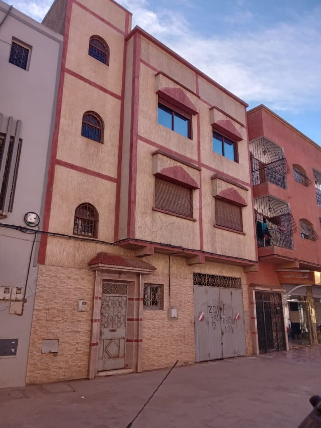 Local commercial en vente à Hay Alqods. Superficie 100 m²