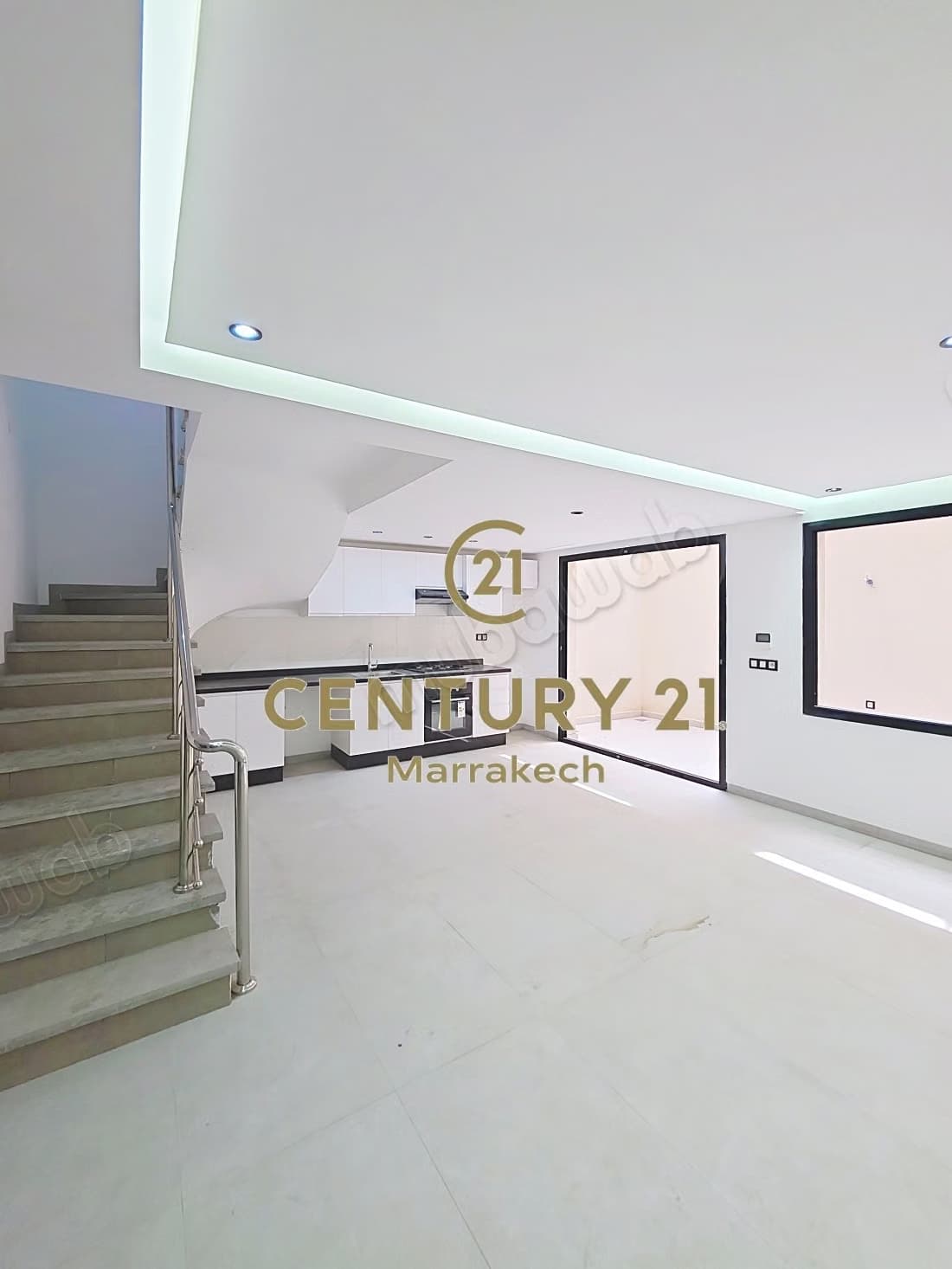 Duplex 3 ch. 98 m² avec cour – V. Hugo