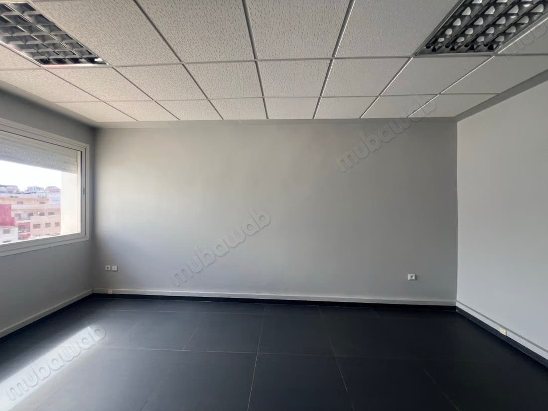 Bureau moderne proche CIL/CFC