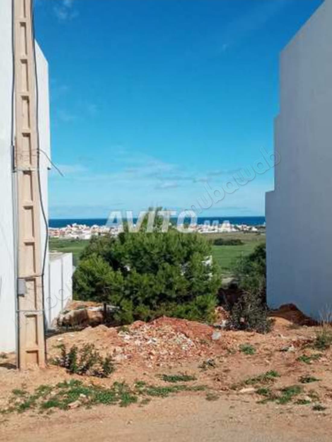 Ventre d'un terrain de 203m2 titré vue mer à Azla