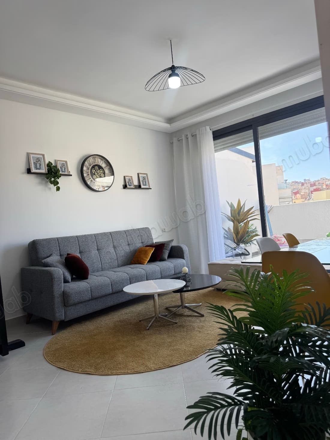 Belle appartement avec terrasse à louer