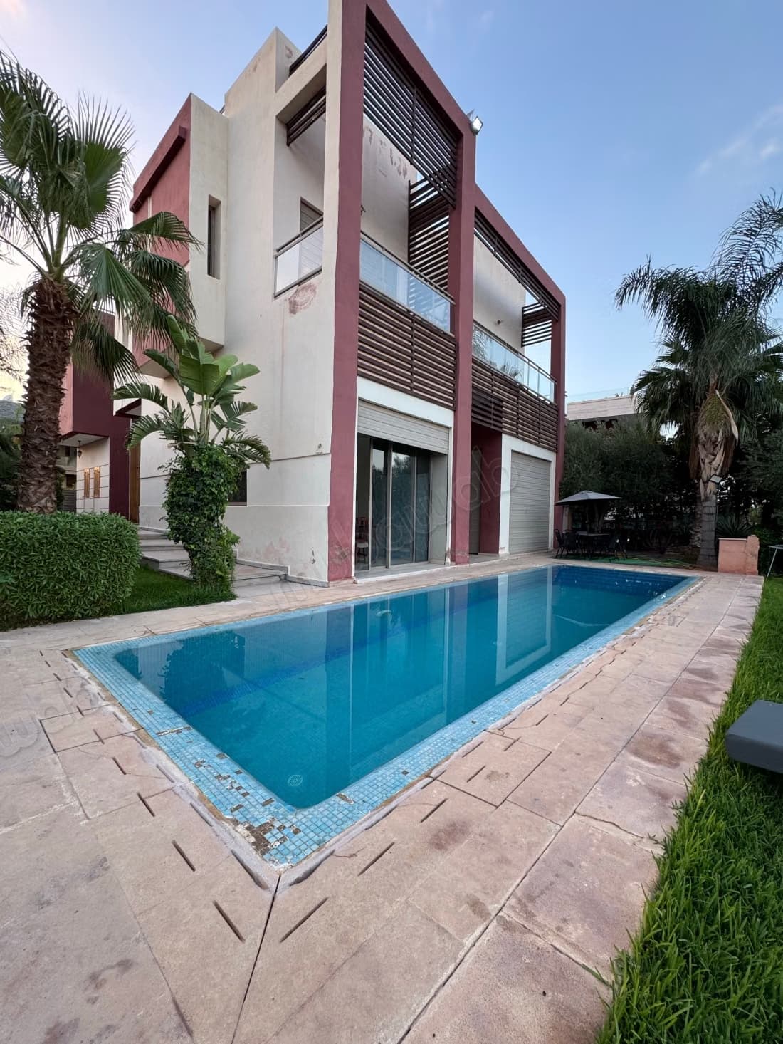 Magnifique villa à louer à Agdal. 6 pièces confortables. Meu...