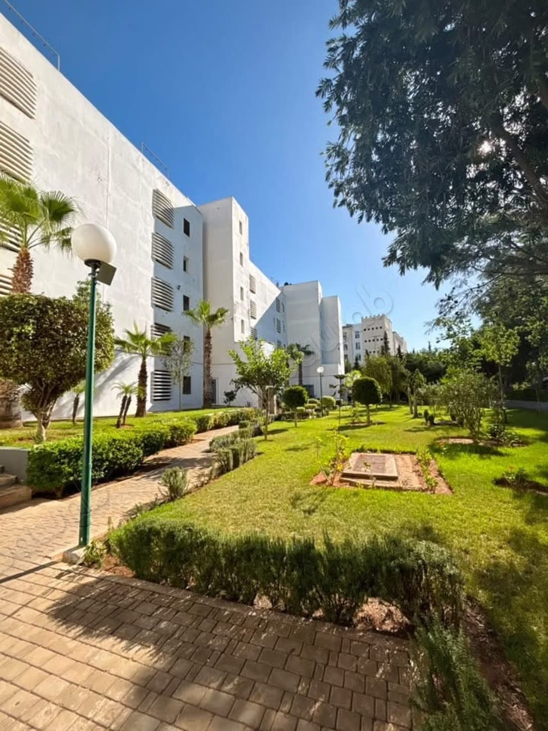 Appartement à louer rénové non meublé à l’Irfane