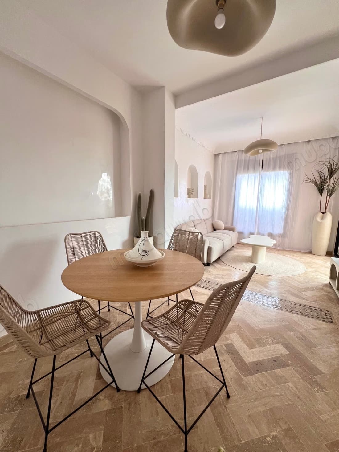 Vend appartement à Ennakhil Palmeraie. 1 belle chambre. Meub...
