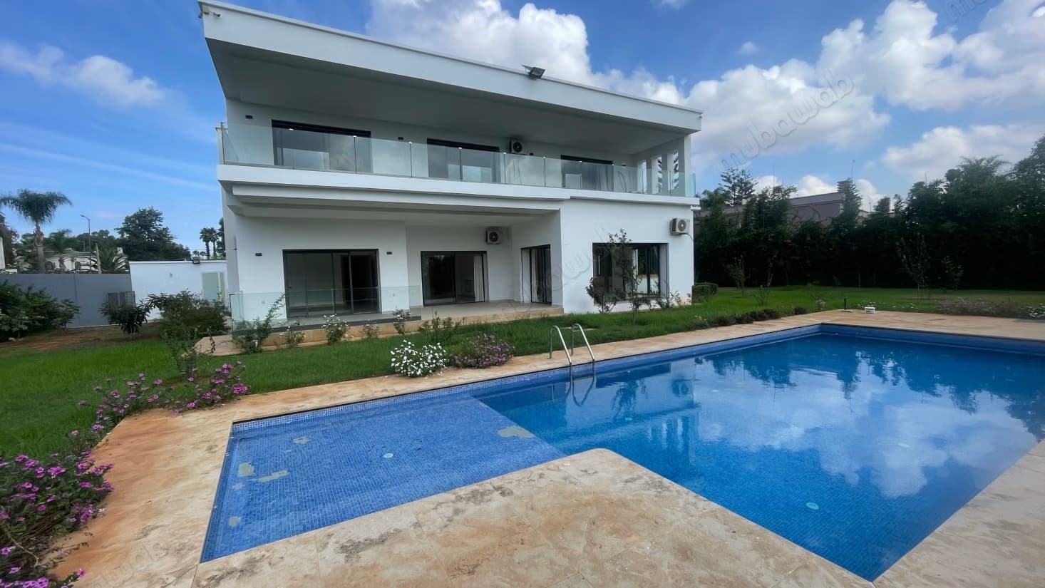 Villa de luxe à louer à Souissi. Surface totale 2000 m². C...