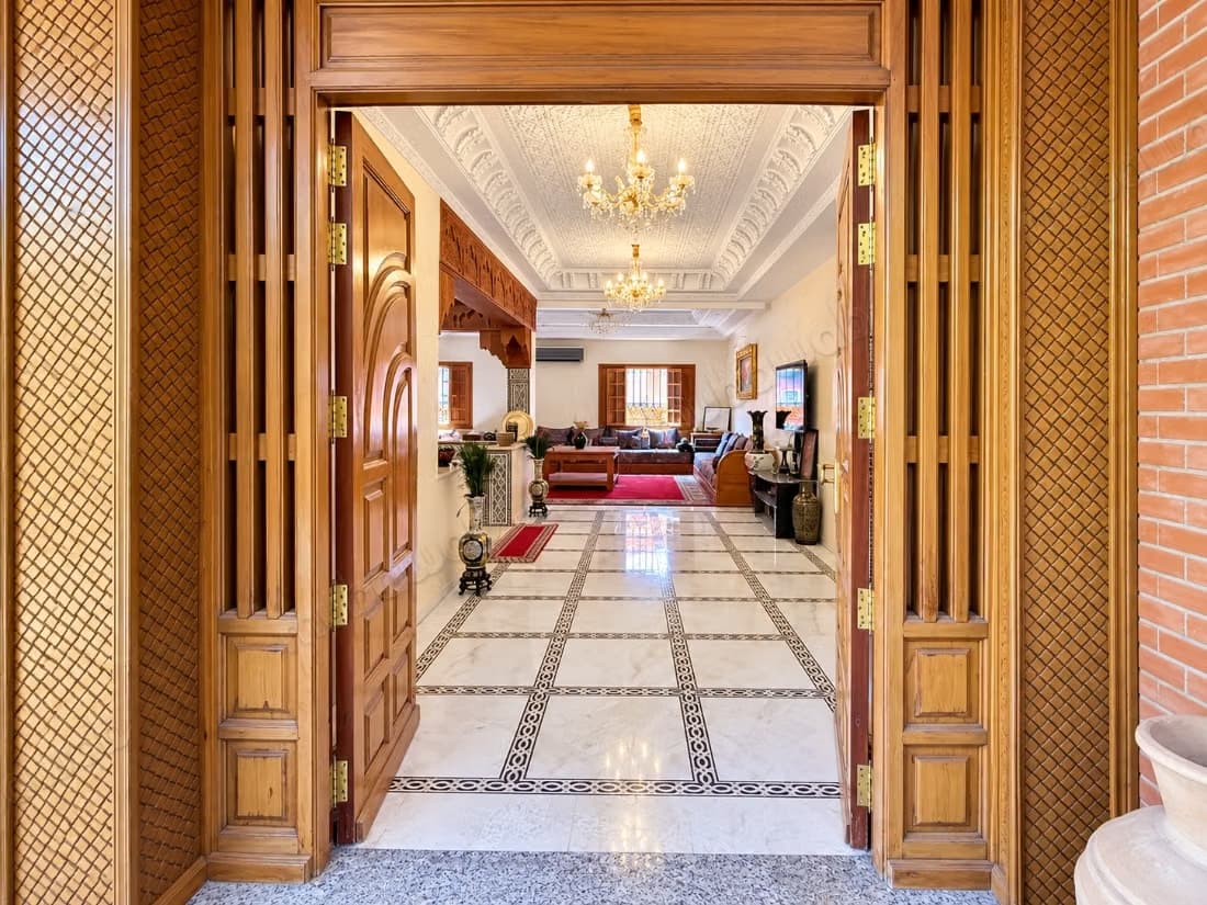 Grande villa familiale de 600 m² avec 6 chambres et piscine...