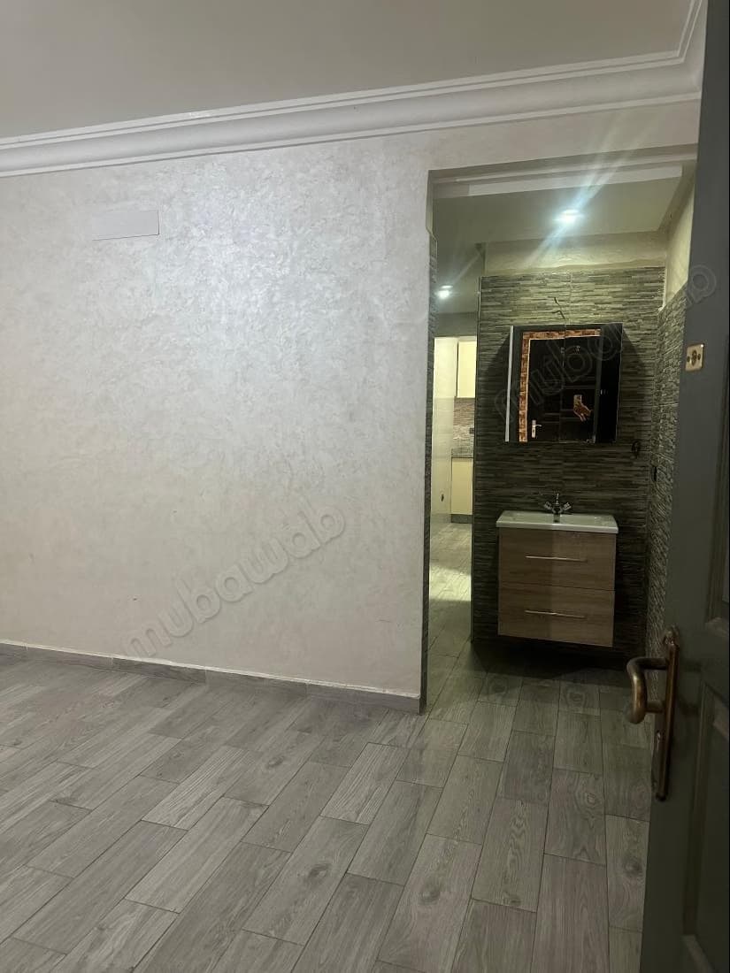 A louer pour longue durée, appartement