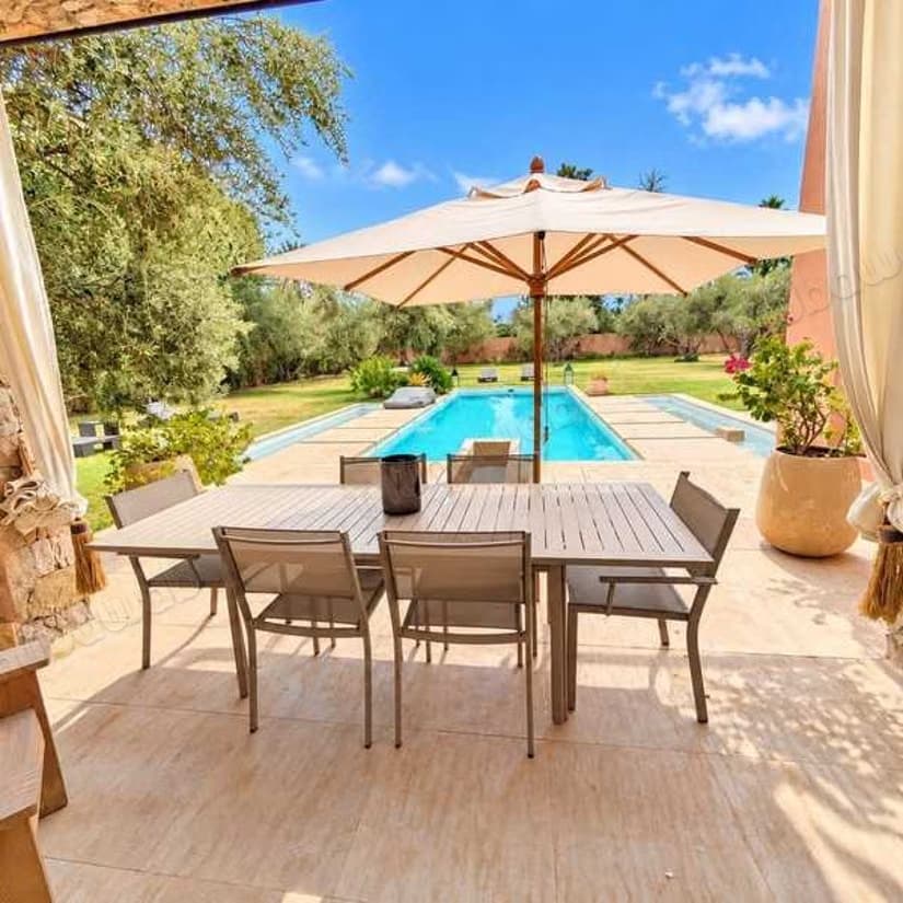 Villa à Vendre de 2742.0 m² à Marrakech, Route De Fes