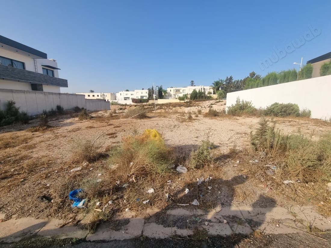 Terrain à la vente à Illigh. Superficie 601 m²