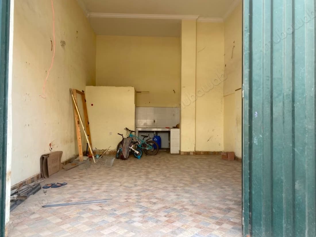 Bureaux et magasins à louer à Victoria. Superficie totale 35...