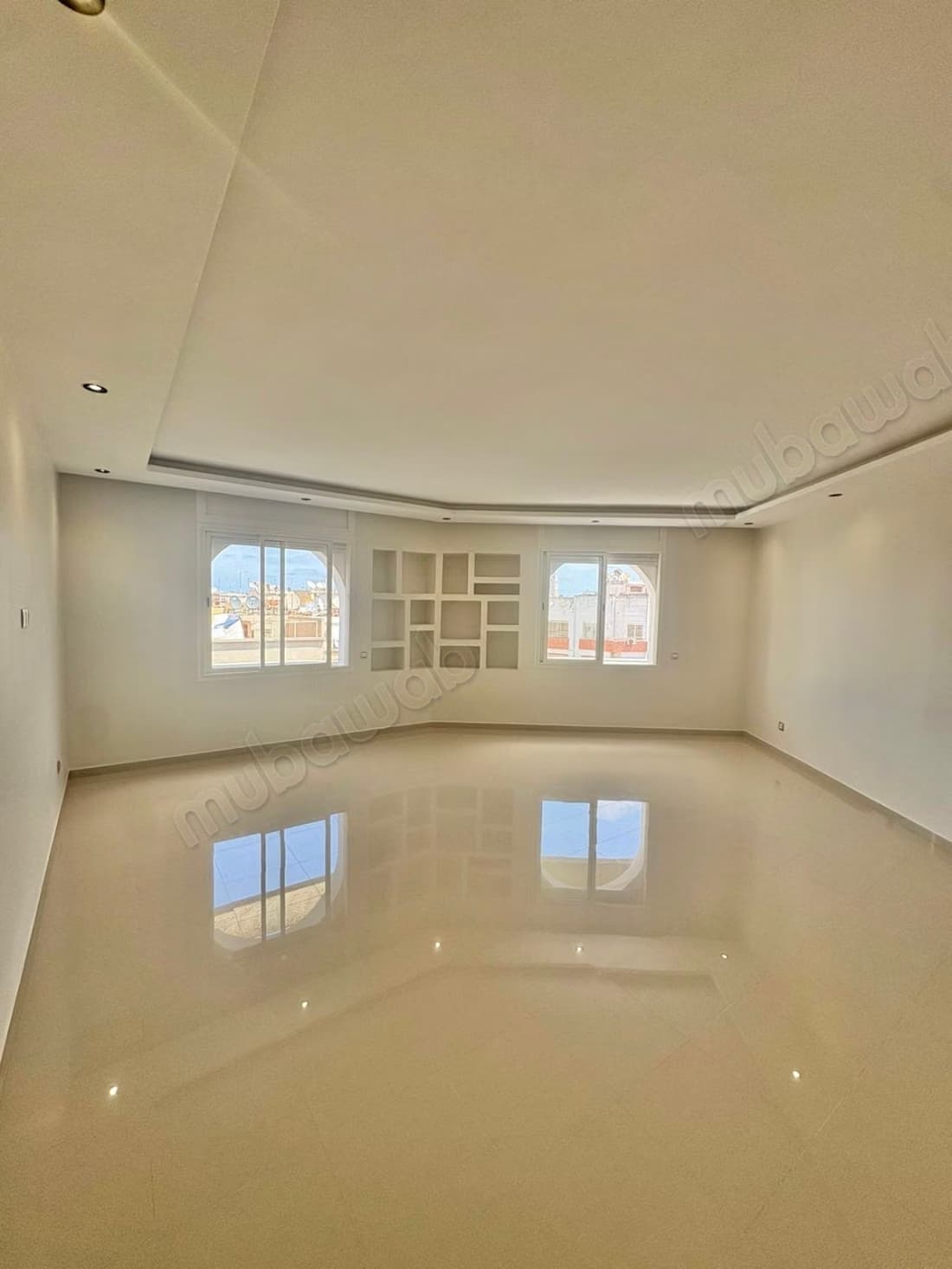 Bel appartement en location à Triangle d'Or. 4 grandes pièc...