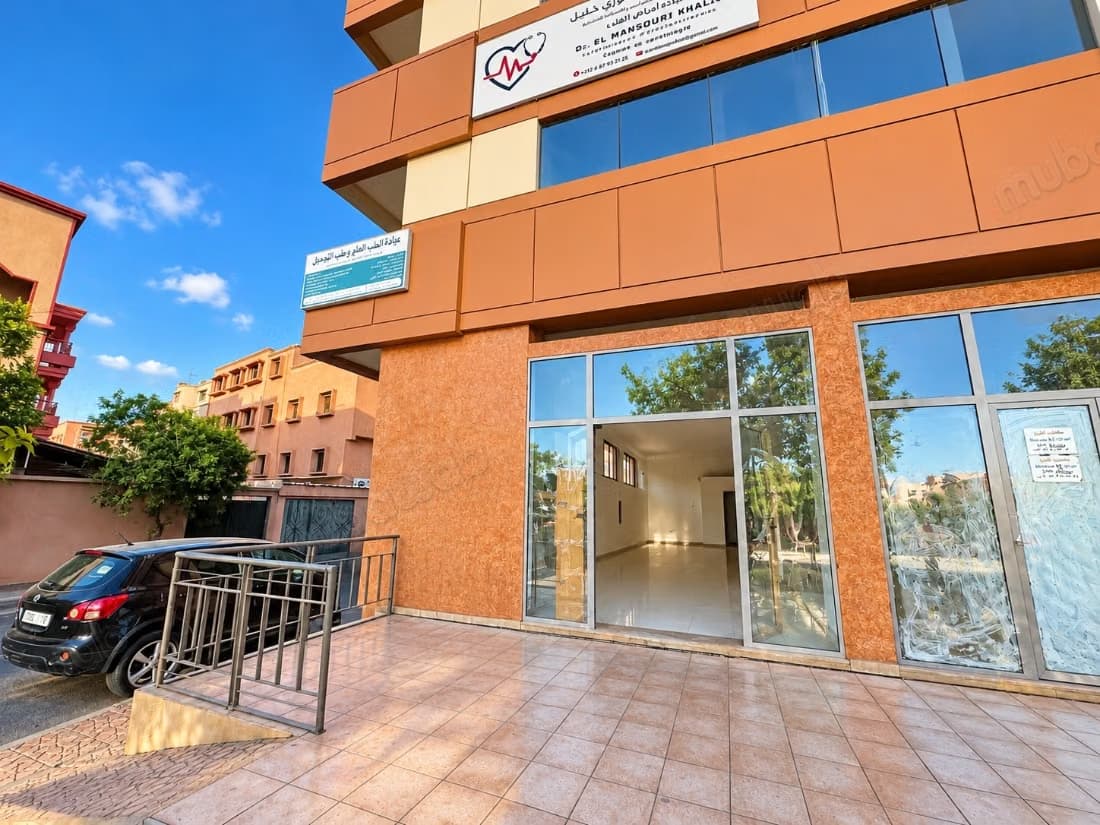 Magasin neuf 65 m² – Double façade, Daoudiat