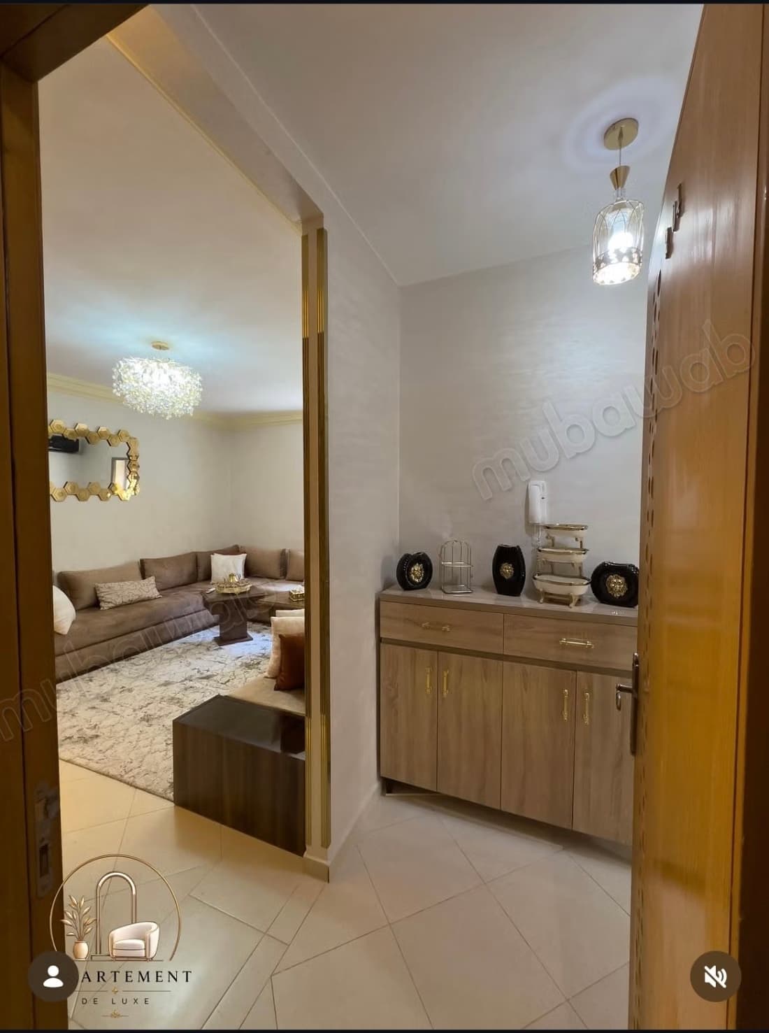 Trouvez un appartement à louer à Bouaakkaz. 1 Salon. Isolati...
