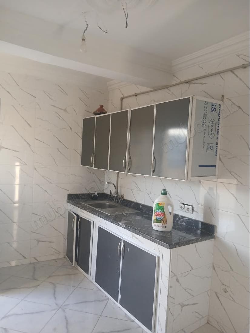 Bel appartement à louer à Ain Hiani. 1 chambre. Salon tradit...