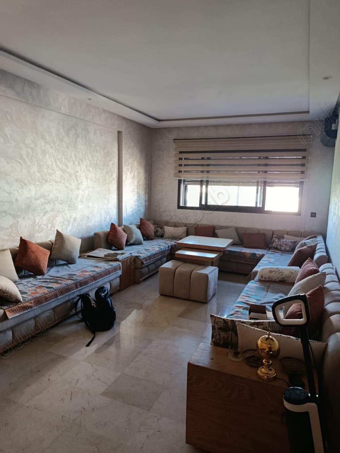 Appartement meublé de 3 pièces avec balcon à Oasis