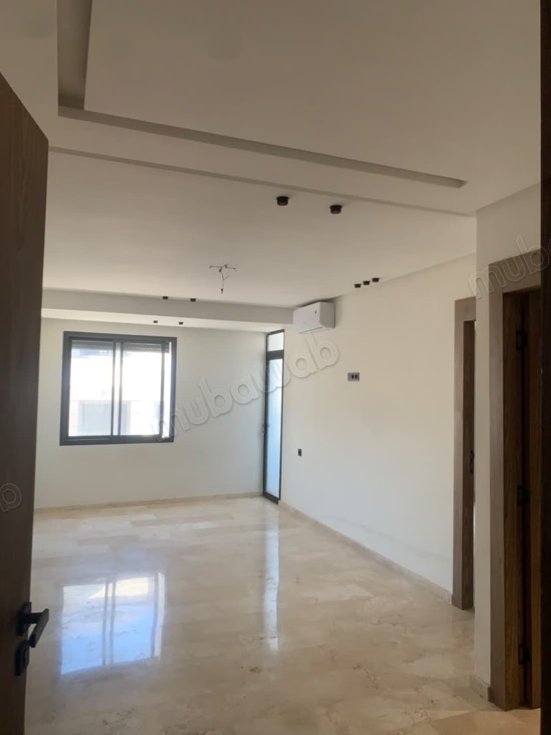 Location d'un appartement à Wifak. 3 grandes pièces. Cuisi...