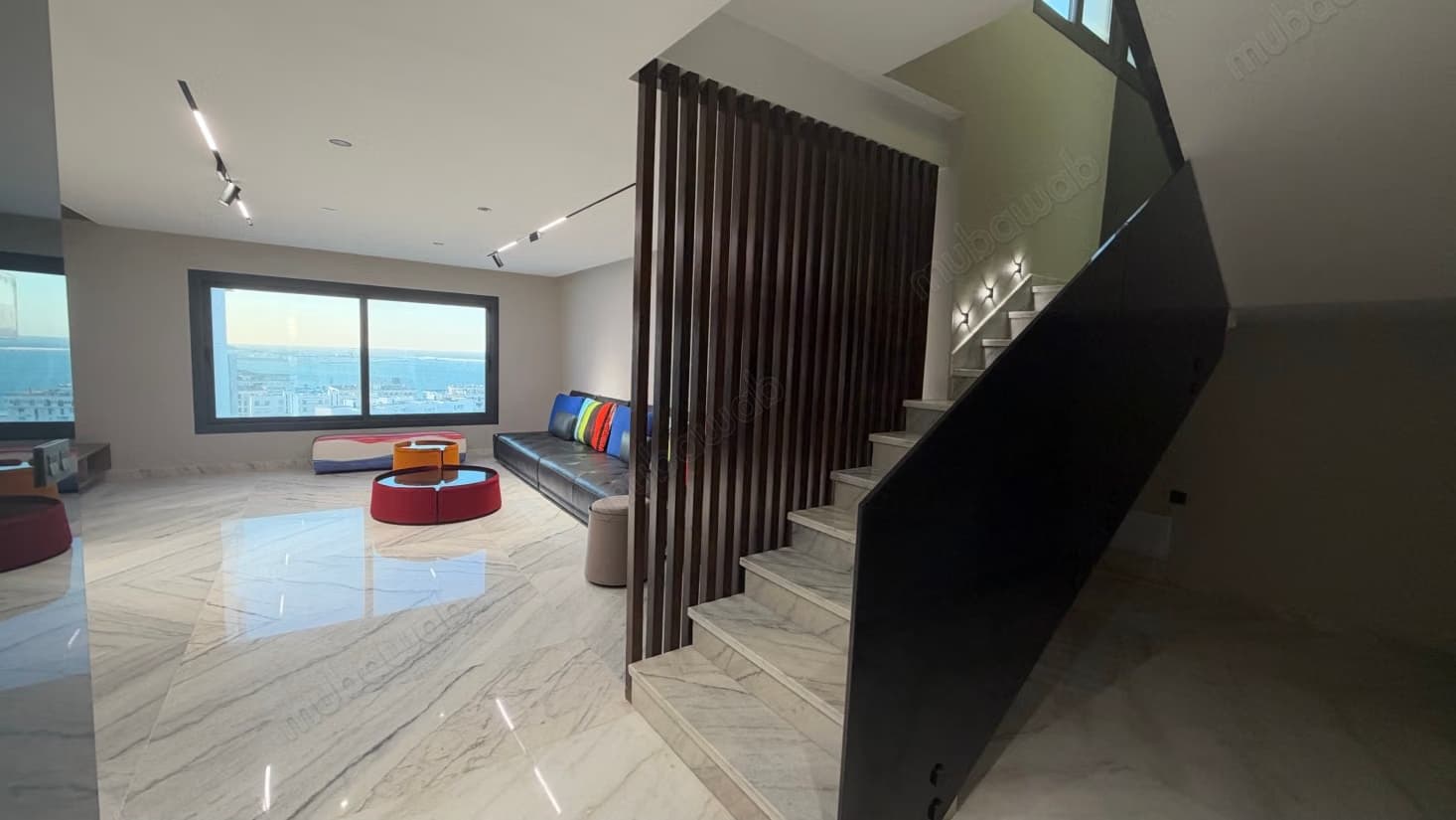 A Louer: DUPLEX vide avec une vue imprenable sur mer et pisc...