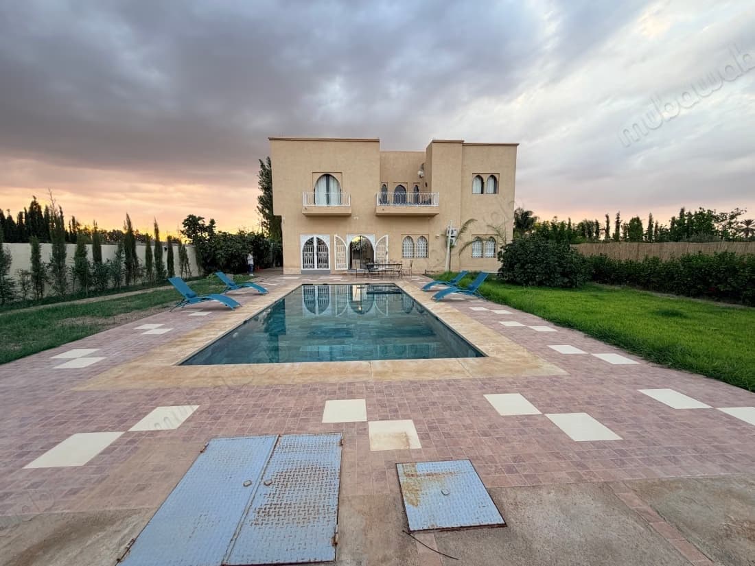 Villa neuve meublée avec piscine 4 chambres avec salles de b...