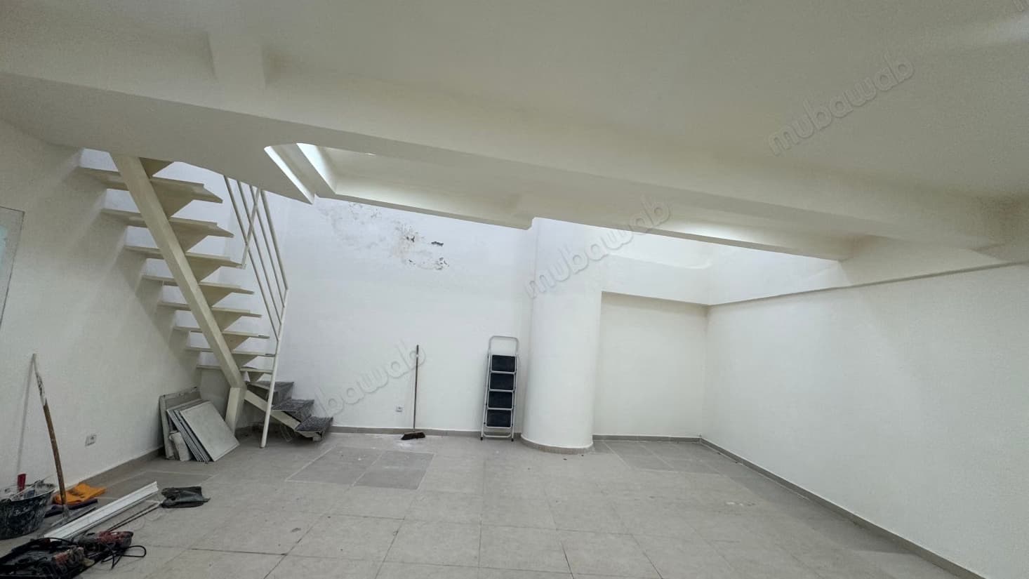 Local commercial à louer à Bourgogne Ouest. Superficie 85 m²