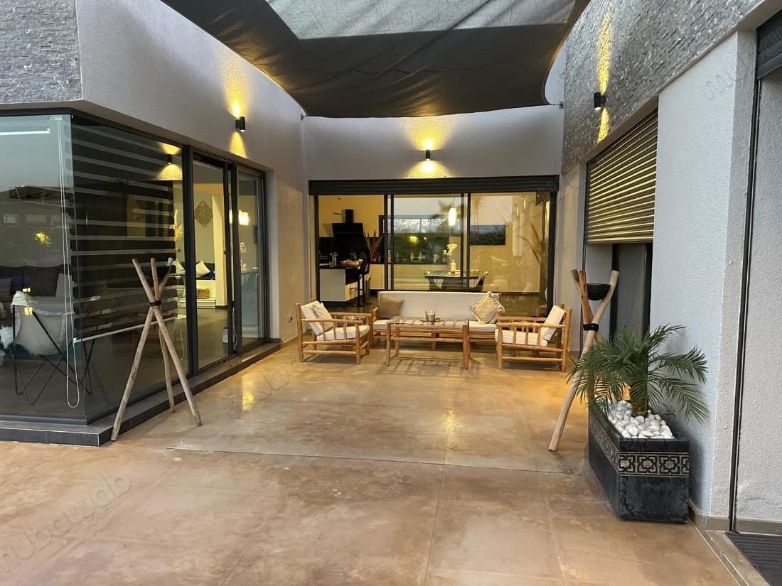 Vente villa de luxe à Route de Ouarzazate. Superficie 300 m²...