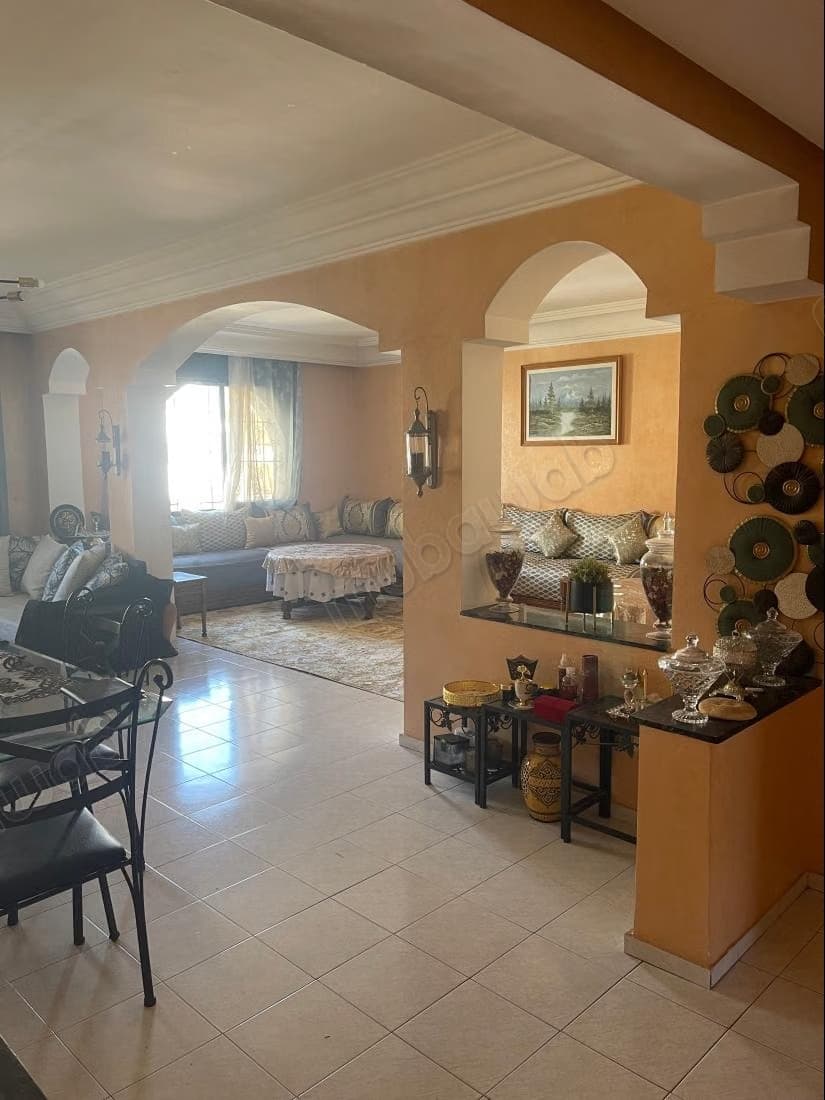 Appartement en vente à CIL Hay Salam. 8 pièces. Ascenseur et...
