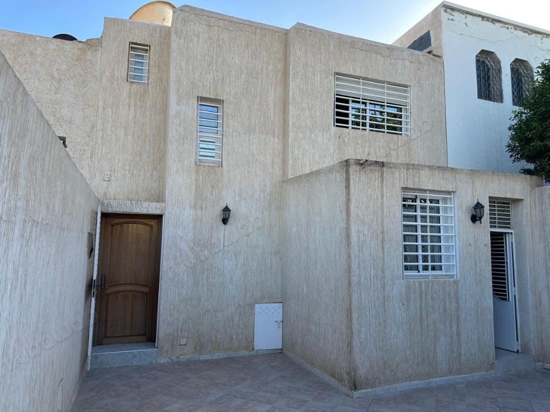 Maison à acheter à Charaf. Superficie 120 m². Jardin et te...