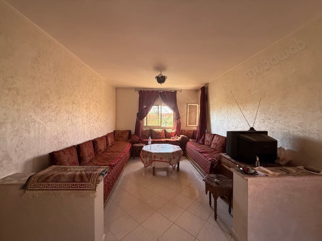 Vend appartement à Sidi Abbad. 3 pièces confortables. Porte...