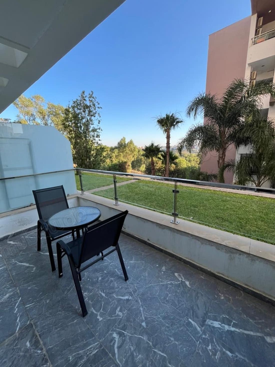 Appartement à louer à Sania. 2 pièces. Meublé