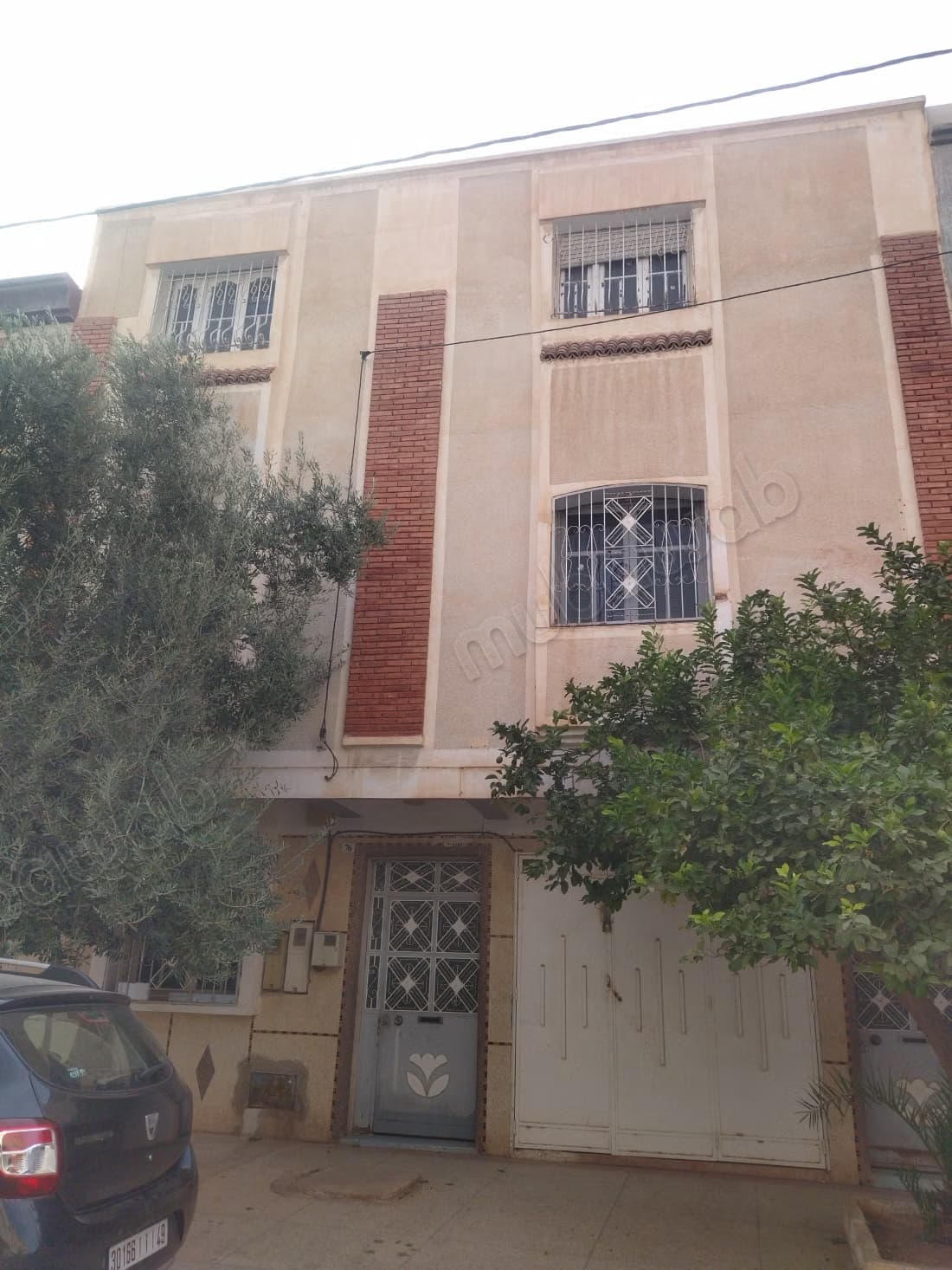 Maison à la vente à Andalous. 3 grandes pièces. Garage pri...