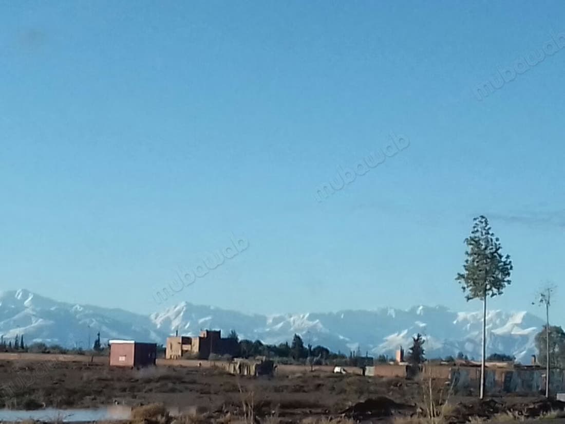 Terrain 10500 M2 bord de route Amizmiz Km22
