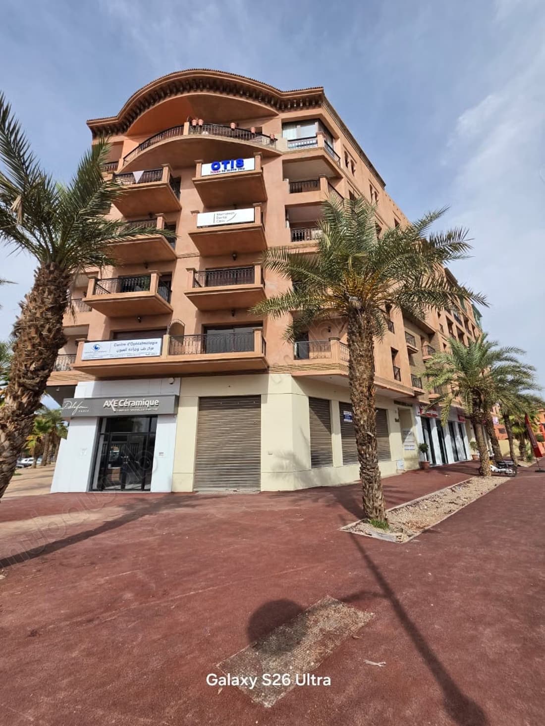 Magasin d’angle à vendre – boulevard al moukaouama
