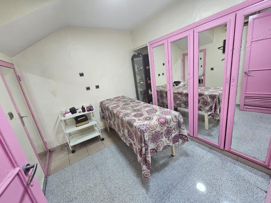 Vend local commercial à Anfa. Superficie 60 m². Porte blin...