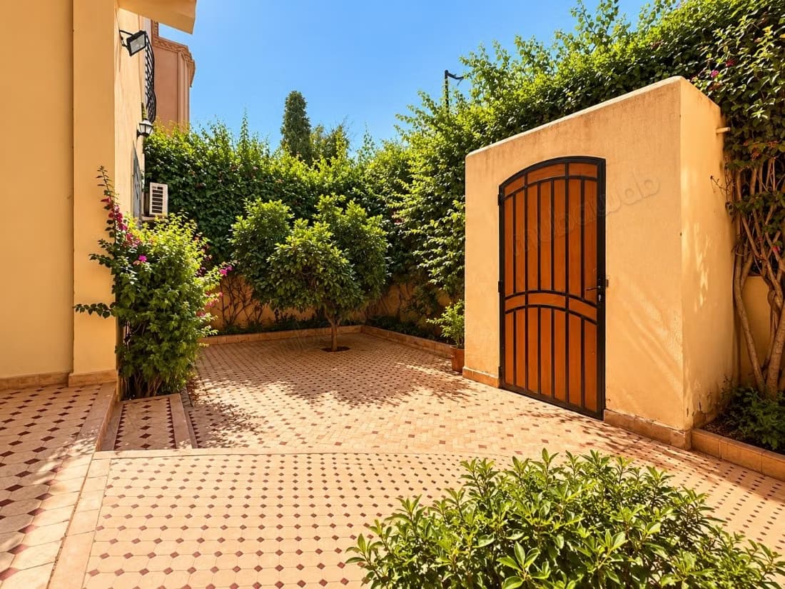 Maison à la vente à Hay Firdaouss. 5 chambres agréables. Bie...