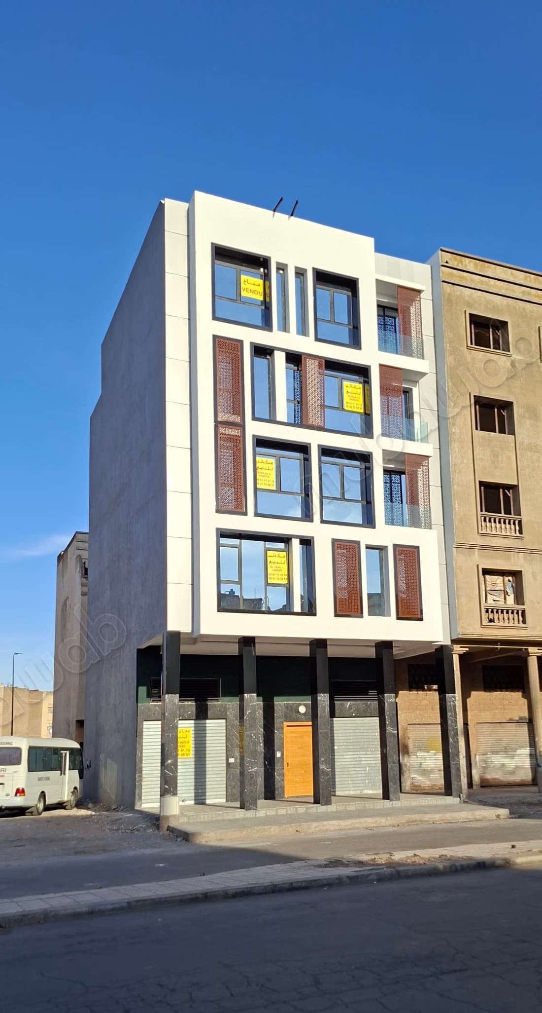 Bureaux en vente à Berrechid. Superficie 60 m². Porte blindé...