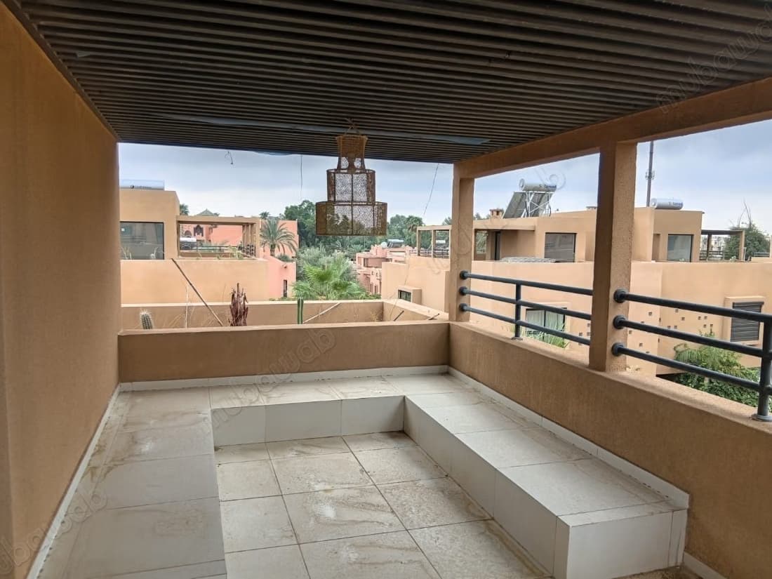 Maison de luxe à vendre à Agdal. 4 grandes pièces. Fenêtres...