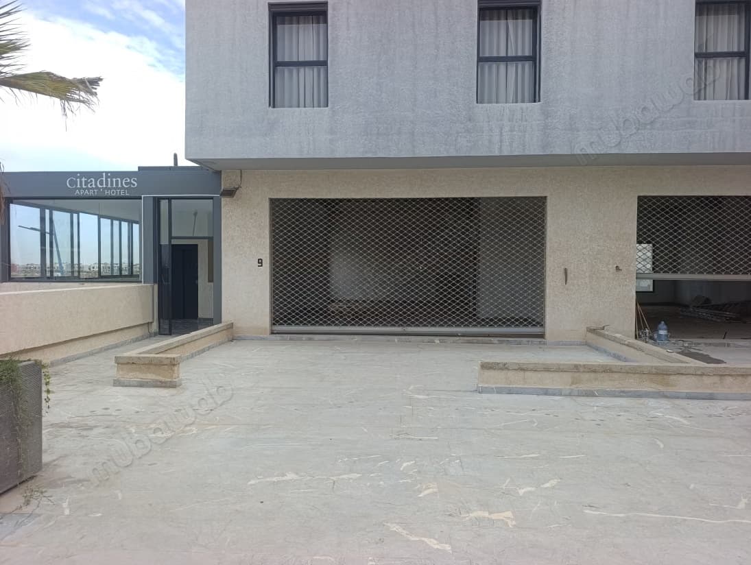 Local commercial à l'achat à Almaz. Surface de 122 m². Rés...