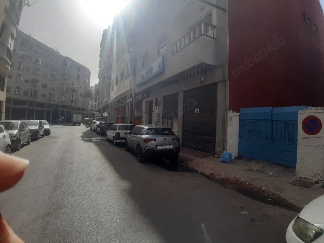 Vend local commercial à Belvédère. Superficie 240 m²