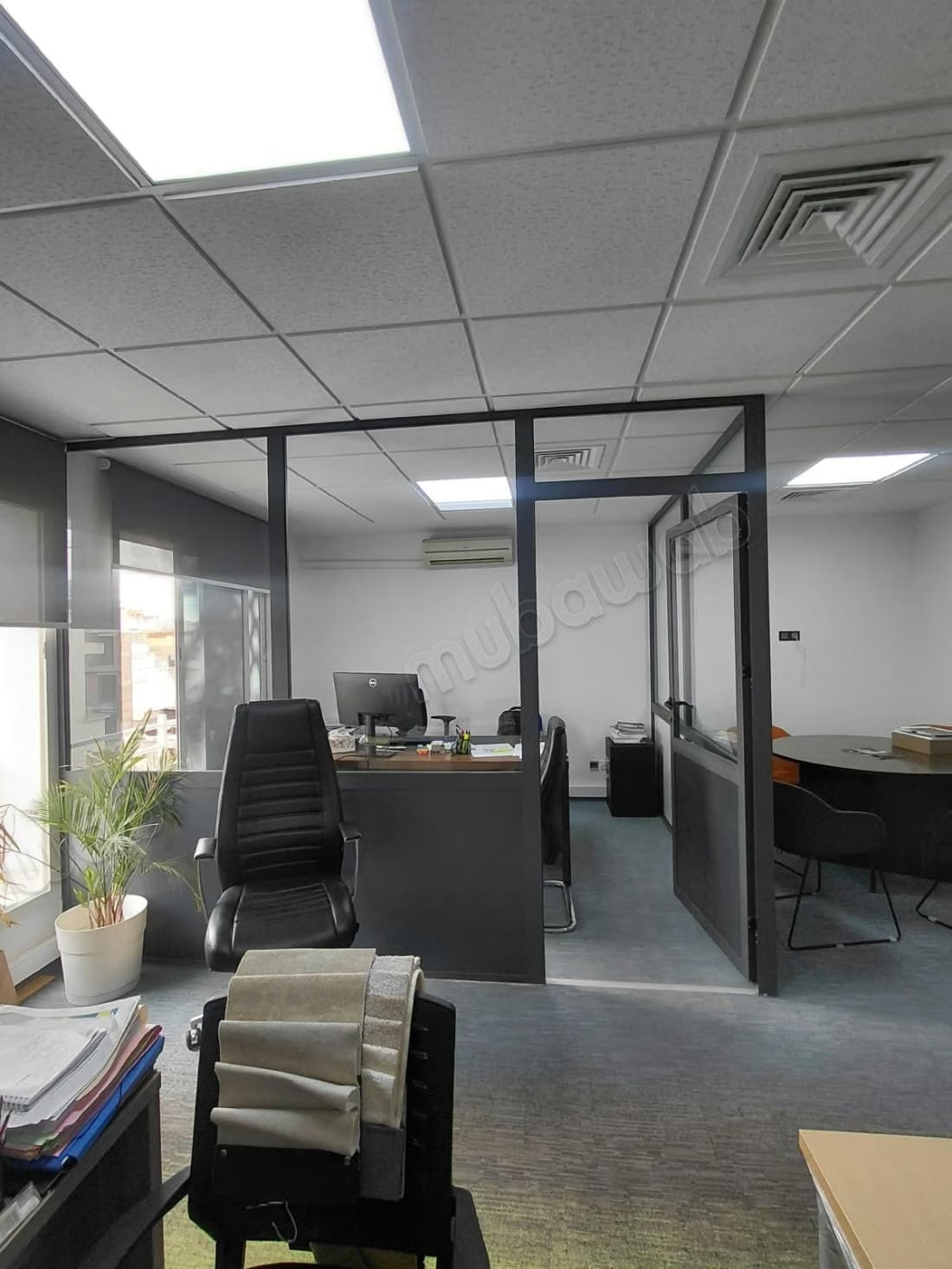 Bureaux à l'achat à Beauséjour. Surface totale 56 m². Port...